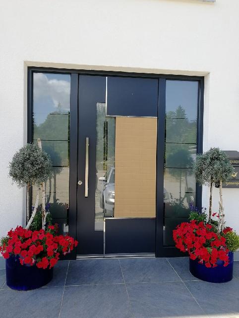 Referenz Haustüre | MAGIM GmbH Rollladen und Sonnenschutz, Aldersbach
